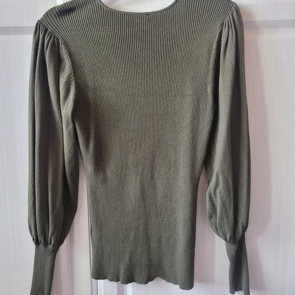 VENUS Olive Ribbed V-Neck Sweater - Picture 2 of 4